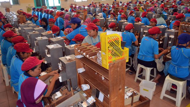 Saham Emiten Rokok Tergerus Isu Kenaikan Harga