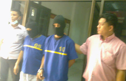 Seorang Ditembak, Dua Maling dan Penadah Curanmor Ditangkap Polsek Siak
