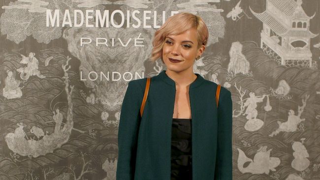 Lily Allen Minta David Cameron Mundur dari Jabatannya