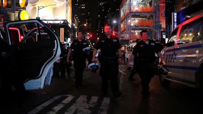 Wanita Berhijab di New York Dibakar Pakaiannya, Polisi Buru Pelaku
