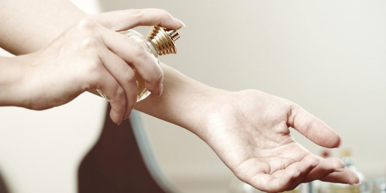 Stop Kebiasaan Menggosok Aroma Parfum di Pergelangan Tangan 