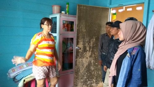 Diduga Akibat Tower Milik Telkomsel, Rumah Batu Warga Selat Panjang Ini Retak-retak