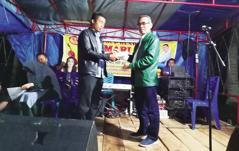 Bupati Serahkan Rp40 Juta untuk Jalur Sampurago