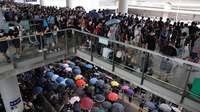 Mahasiswa Hong Kong Tewas Jatuh dari Gedung Parkir Saat Demo