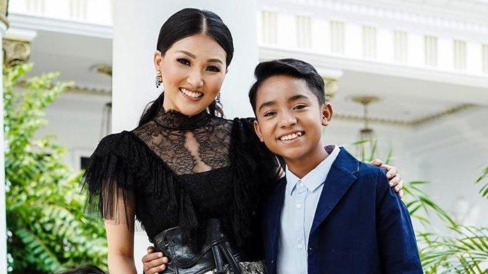 Sarwendah Beri ASI untuk Anak Angkatnya 