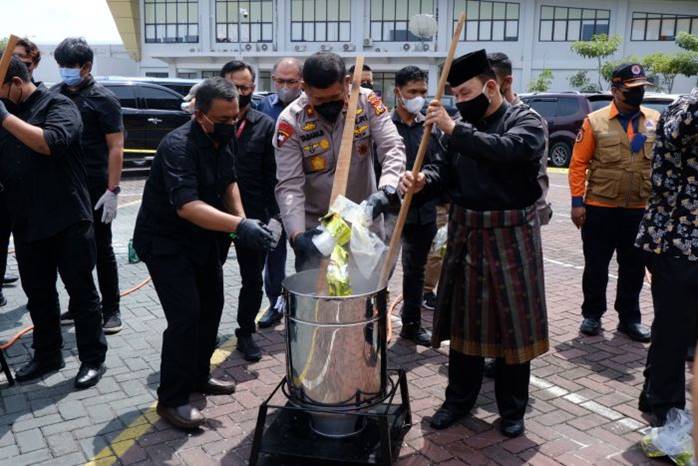 243 Kg Sabu dan 405.527 Butir Ekstasi dari Jaringan Internasional Dimusnahkan