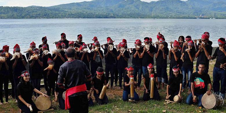 Merdu Tahuri di Pinggir Pantai