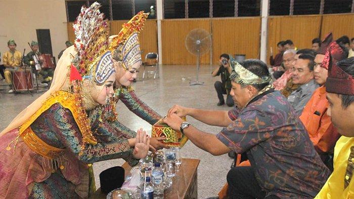 Hadiri Pelantikan IPRY-KS, Bupati Alfedri Minta Mahasiswa Promosikan Daerah Siak Riau 