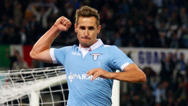 Rumus Mengatasi Bek Italia ala Miroslav Klose 