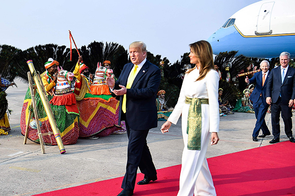 Modi Gelar Karpet Merah Kunjungan 36 Jam Trump