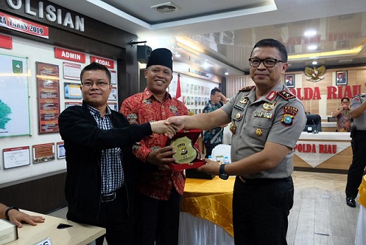 Terima Presentasi Dari Pusat Studi Bencana Unri Dan Pusat Ilmu Data UIN Suska Riau, Kapolda Riau Dis