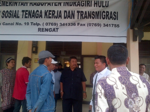 Dualisme Kepemimpinan, Ratusan Buruh Seruduk Kantor Dinsosnakertran Inhu