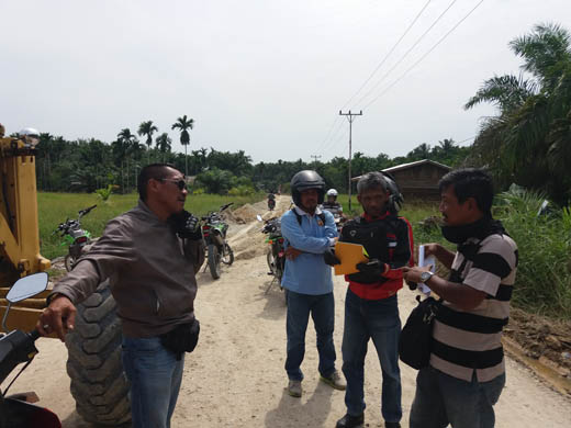 Dinas Bina Marga Inhil Tinjau Pengerjaan Ruas Jalan Kotabaru-Pulau Kijang 