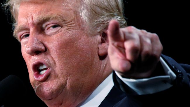 Trump Serukan Jaksa Khusus untuk Selidiki Clinton Foundation