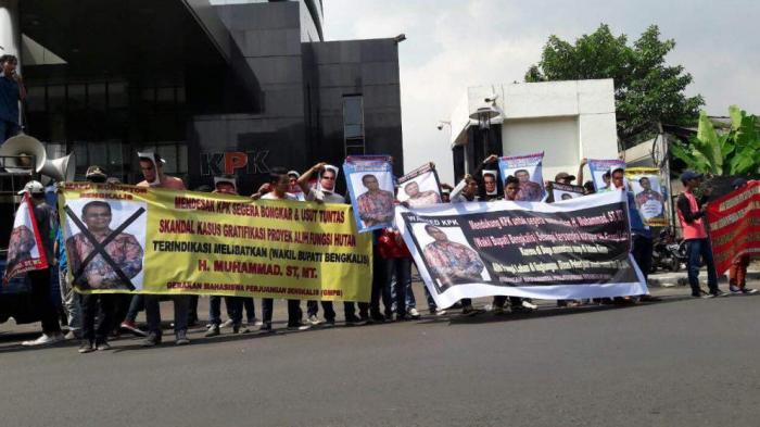 Mahasiswa Minta Wakil Bupati Bengkalis Ditetapkan Tersangka 