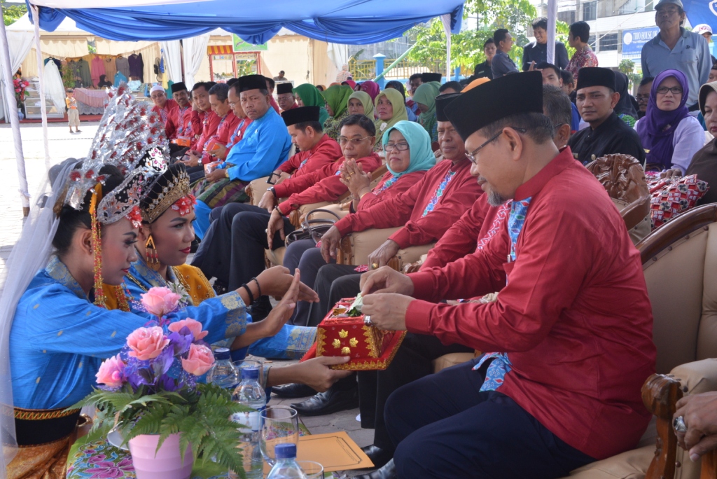 Sekda Resmikan Pembukaan Pekan Industri Makanan dan Kerajinan