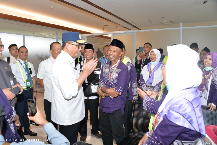 Banyak Masalah,  Kemenhub Tegur dan Tindak Tegas Garuda Indonesia Agar Perbaiki Layanan Haji 2024