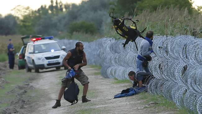 Upaya Kepolisian Hungaria Bendung Imigran Berakhir Rusuh 