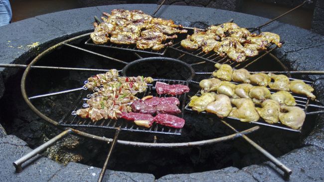 Menikmati Daging Panggang Vulkanik di Spanyol 