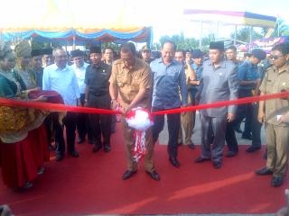 Sembunyi-sembunyi, Mantan Kadis Bina Marga Rohil yang Berstatus Tersangka Hadiri Peresmian Jembatan 