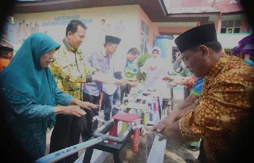 Dapat Mengurangi Angka Kematian, Pemkab Inhil Ajarkan Siswa SD Cuci Tangan Pakai Sabun 