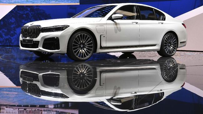 BMW dan Mercedes-Benz Pangkas Harga di China 