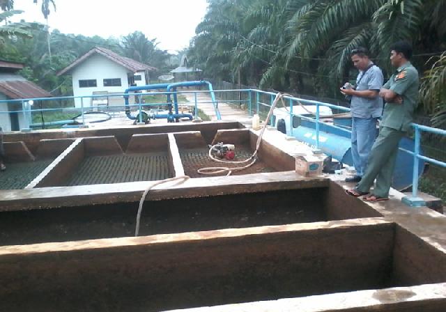 SPAM Kecamatan Sungai Apit Bersihkan Bak Penampungan Air