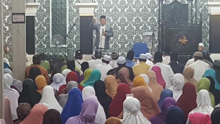 Ratusan Warga Padati Masjid Ar Rahmah Desa Banglas 