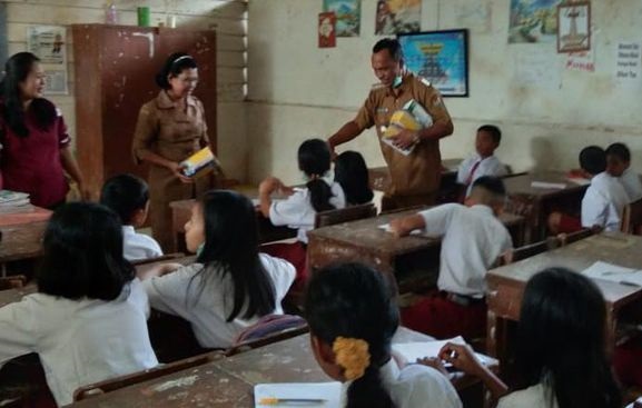 Pasca-letusan Sinabung, Murid SD di Karo Kenakan Masker