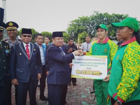 Atlet PON dan Kafilah MTQ Berprestasi Bengkalis Terima Bonus
