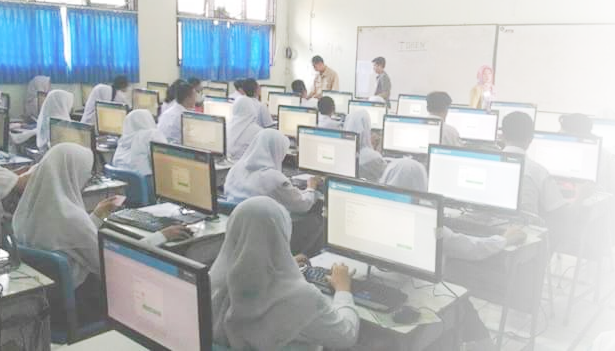 Suhartoni Kacab Disdik Inhil Pantau Pelaksanaan UNBK