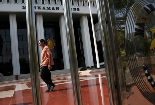 MA Nonaktifkan Ketua Pengadilan yang Minta THR ke Pengusaha 