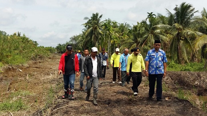 Kadisbun Tinjau Proyek Tanggul Mekanik di Tempuling
