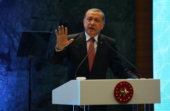 Erdogan Kecam Macron karena Kaitkan Islam dengan Terorisme
