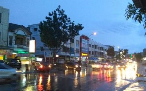 Pekanbaru Dilanda Hujan Badai dan Angin Kencang, 3 Kabupaten Lainnya Bersiap-siap 