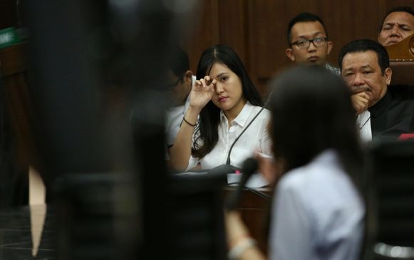 Tangis Jessica saat Beberkan Pengalamannya Ditahan di Polda