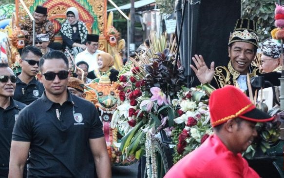 Hobi Baca Komik Doraemon Disebut Tanda Jokowi Hidup Bahagia