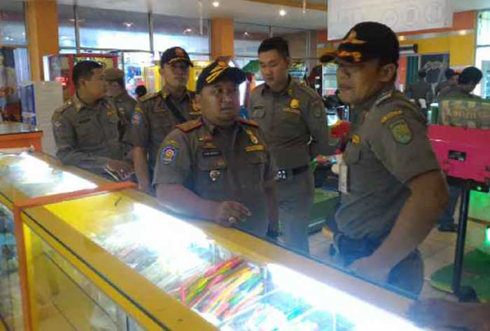 Satpol PP Tutup E-Zone