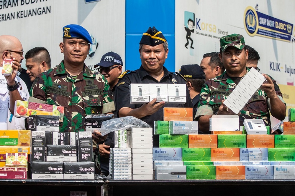 Bea Cukai Sita Jutaan Batang Rokok dan Miras Ilegal