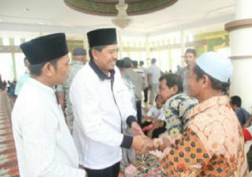 Wabup Siak Salurkan Zakat Komsumtif Rp9 Miliar di Tualang