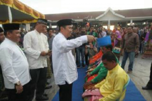 Mandi Balimau Sambut Ramadan, Bupati Syamsuar Berharap Tradisi Ini Jangan Hilang Ditelan Zaman 