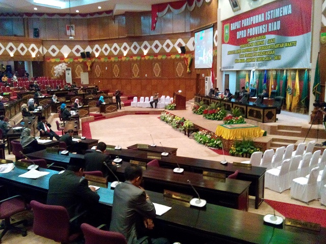 Pimpinan dan Anggota  DPRD Provinsi Riau Absen Saat Pelantikan dan Paripurna 