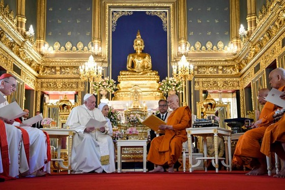Paus Fransiskus Kunjungi Kuil Buddha di Thailand