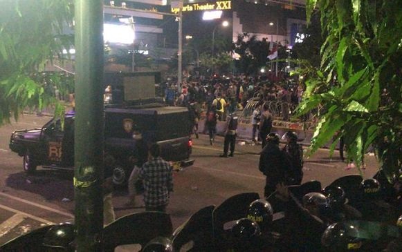 Korban Rusuh Berjatuhan, Dibawa ke Gedung Bawaslu