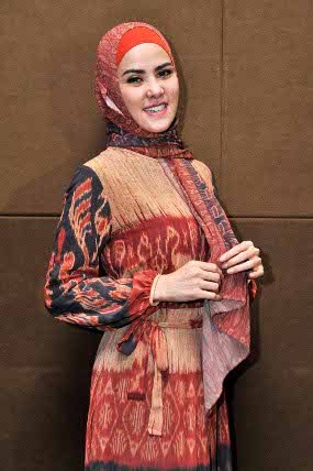 Wajah Penuh Bekas karena Campak Jerman, Angel Lelga Tak Percaya Diri 