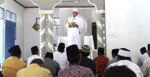 Jadi Imam dan Khatib di Kampung Kelahiran, Amin Ajak Masyarakat Jalankan Perintah Sholat
