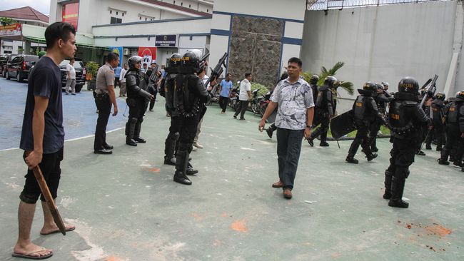 Ratusan Napi Kabur, Kepala Rutan Dipecat dengan Tidak Hormat