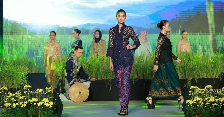Banyuwangi Tumbuhkan Bibit Desainer Muda dengan Festival Kebaya