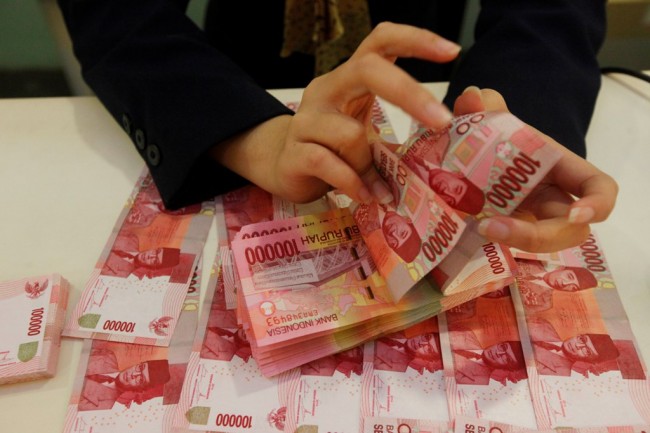 Rupiah Dibuka Keok di Rp15.196/USD