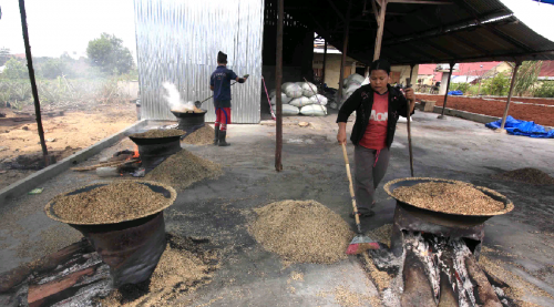 Tingkatkan Nilai Ekonomis Arang Sekam, Mitra Bina RAPP Ciptakan Lapangan Kerja Bagi Masyarakat 
